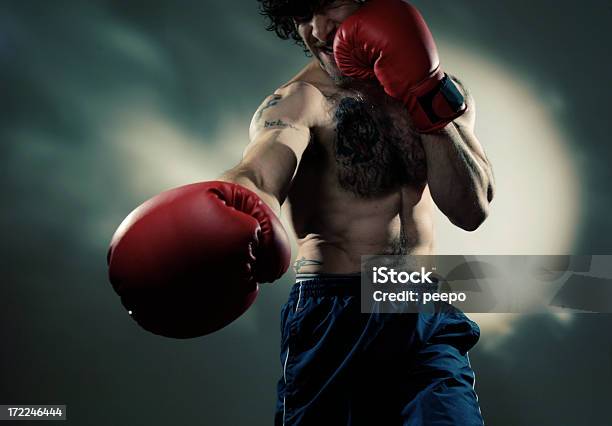 Foto de Moody Boxe Series e mais fotos de stock de Adulto - Adulto, Adulto de idade mediana, Agressão