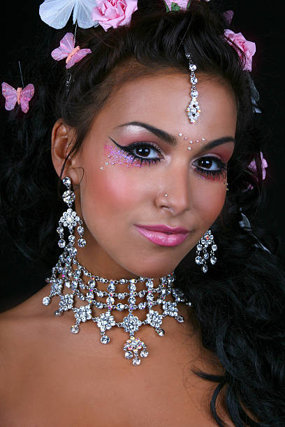 bollywood braut-grainne - india women butterfly indian ethnicity stock-fotos und bilder