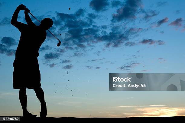 Columpiarse Foto de stock y más banco de imágenes de Swing de golf - Swing de golf, Puesta de sol, Golf