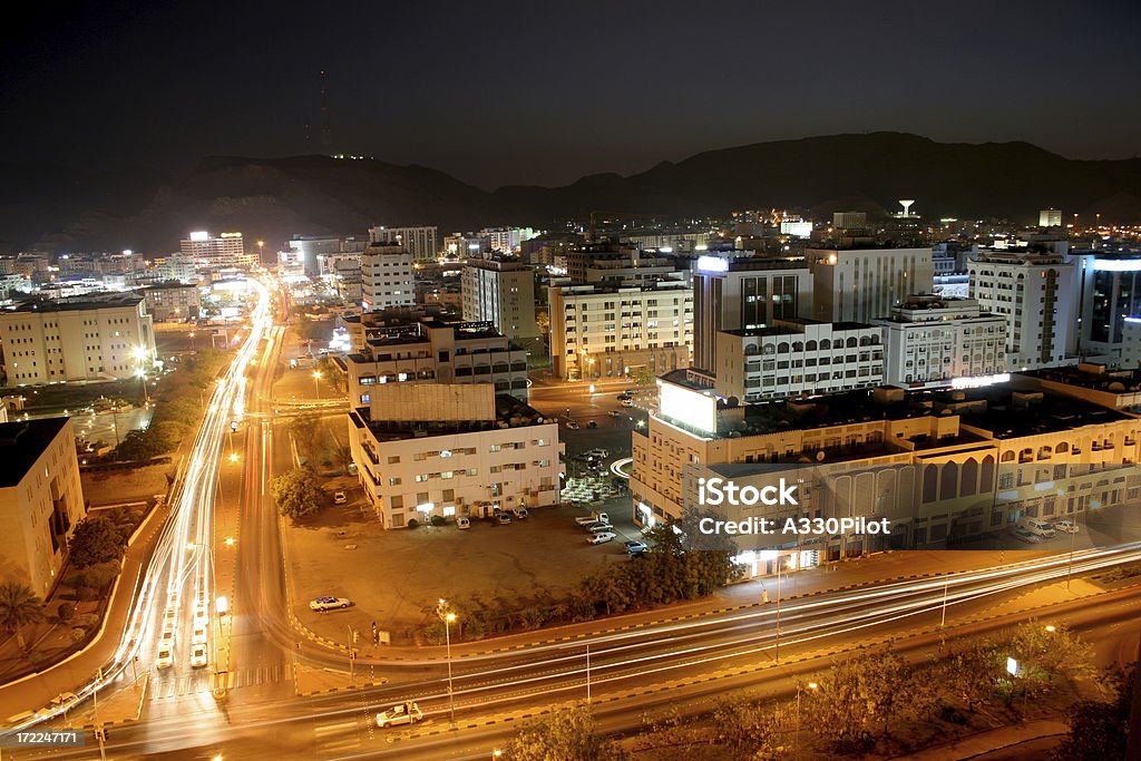 Vue sur la ville de nuit. - Photo de Oman libre de droits