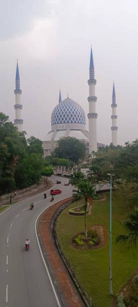 istock Sultan Salahuddin Abdul Aziz Shah Mosque 1722480119
