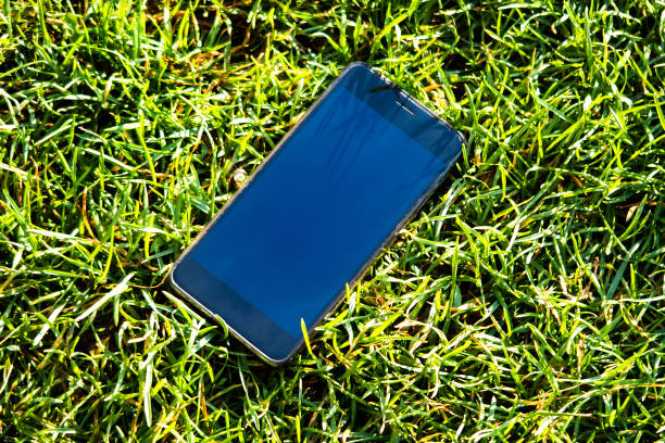 istock Lost Phone outdoor 1722480478