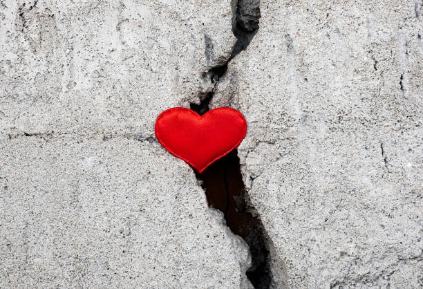 istock Heart in the Crack 1722480555
