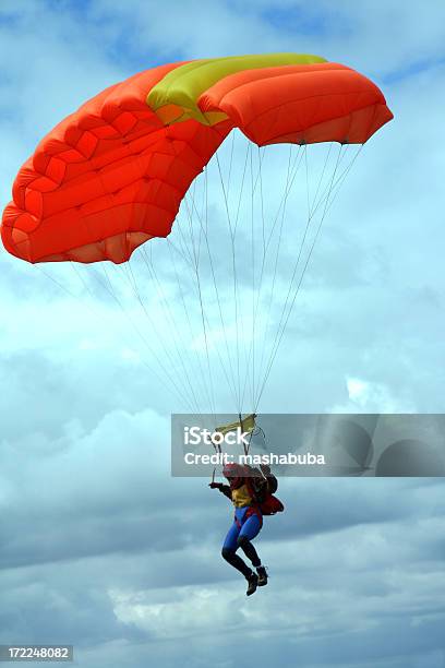 Paraquedas - Fotografias de stock e mais imagens de Paraquedas - Paraquedas, Ao Ar Livre, Aventura