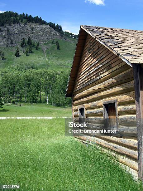 Photo libre de droit de Log Cabin banque d'images et plus d'images libres de droit de A l'abandon - A l'abandon, Alberta, Bleu