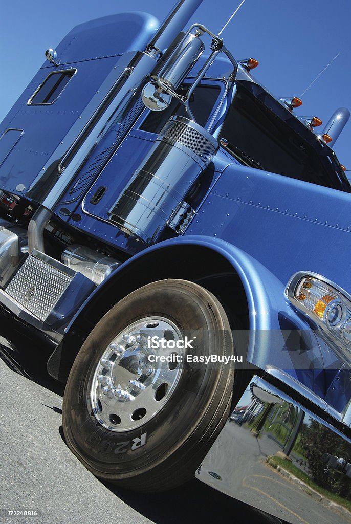 Blue camion - Photo de Pneu libre de droits