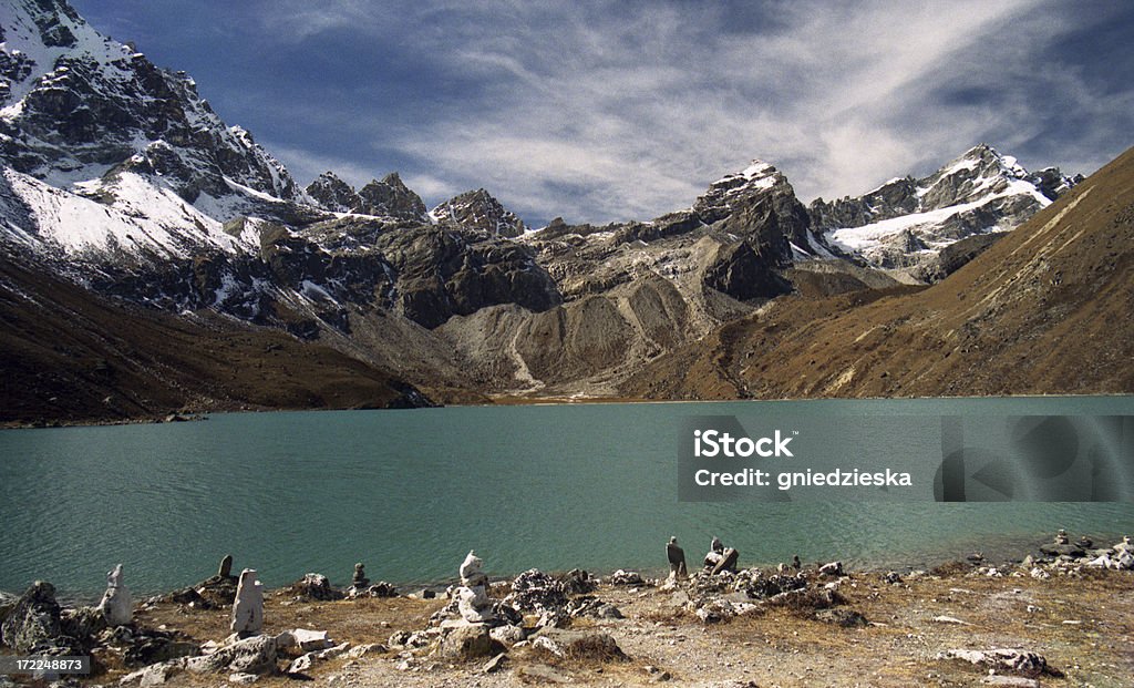 Lago di montagna in Himalaya - Foto stock royalty-free di Alpinismo