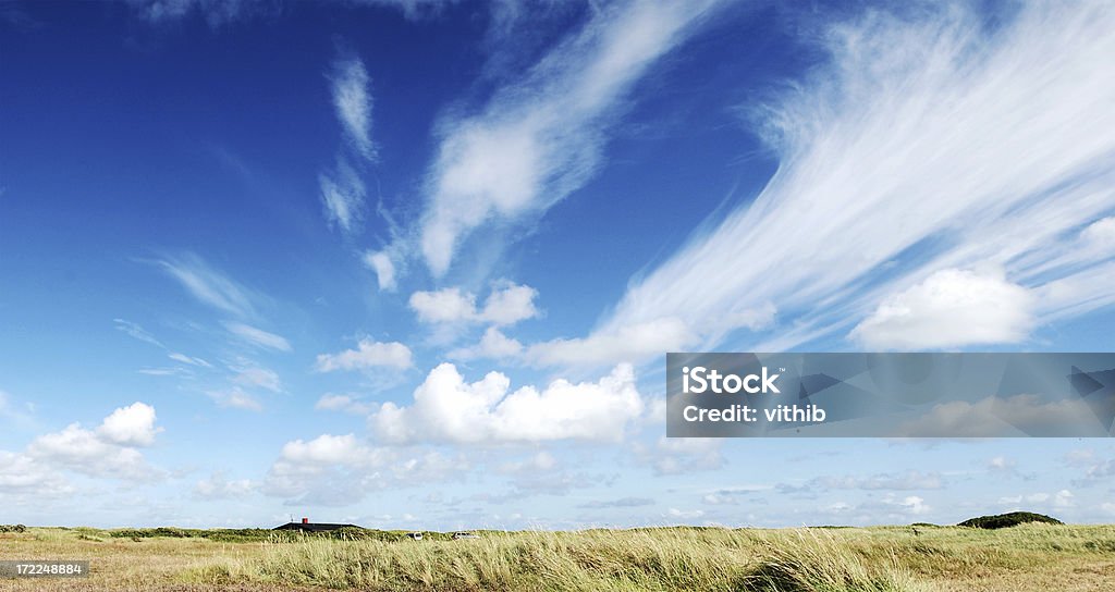 Panorama von Dänemark mit flauschigen Wolken über Blauer Himmel - Lizenzfrei Blau Stock-Foto