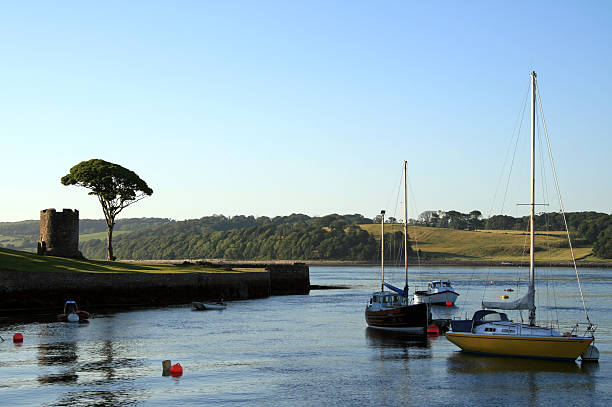 pequeno porto irlandês (strangford - buoy horizontal lake sailing imagens e fotografias de stock