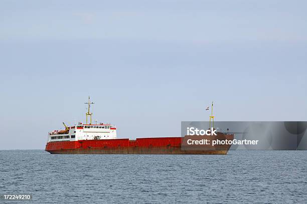 Bellissimo Rosso Oceano Nave - Fotografie stock e altre immagini di Acqua - Acqua, Astratto, Caricare - Attività