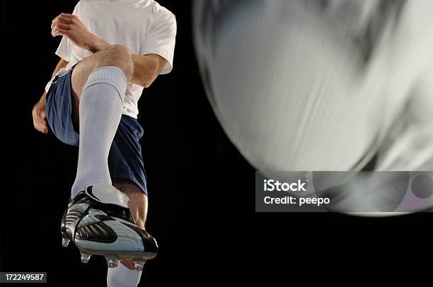 Foto de Jogador De Futebol e mais fotos de stock de Jogador de Futebol - Jogador de Futebol, Adulto, Adulto de idade mediana