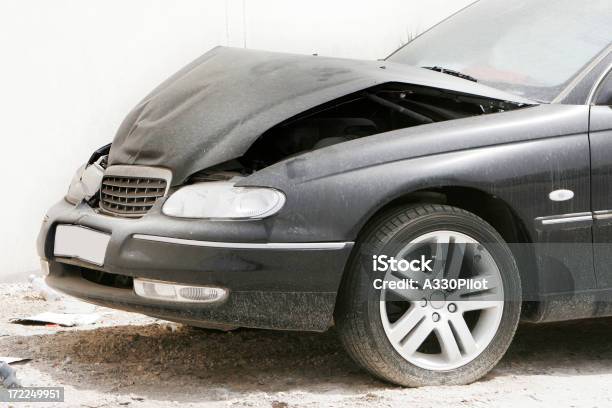 Автокатастрофа — стоковые фотографии и другие картинки Автомобиль - Автомобиль, Окно, Повреждённый