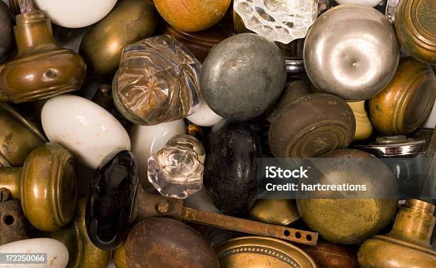 Doorknobs Foto de stock y más banco de imágenes de Anticuado - Anticuado, Antigualla, Blanco - Color