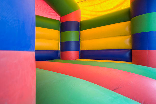 castelo insuflável - inflatable child jumping leisure games imagens e fotografias de stock