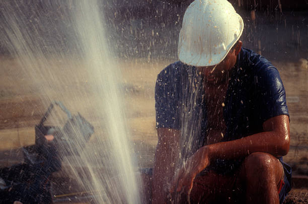 canalizador - dirty water imagens e fotografias de stock