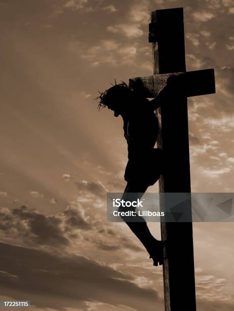 Распятие С Copyspace — стоковые фотографии и другие картинки Иисус Христос - Иисус Христос, В форме креста, Воскресение Христа - религиозное событие