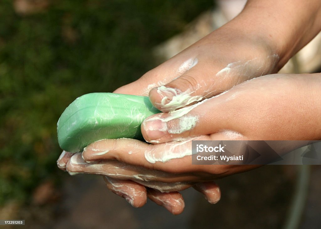 handwashing con barra de jabón - Foto de stock de Barra de jabón libre de derechos