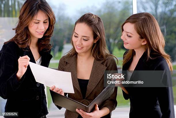 Businessfrauen 1 Stockfoto und mehr Bilder von Aktivitäten und Sport - Aktivitäten und Sport, Arbeiten, Arbeitskollege