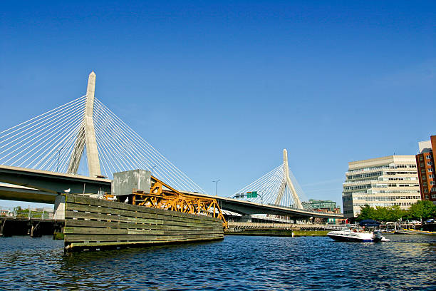 ザキム・バンカーヒル記念橋 - leonard p zakim bunker hill memorial bridge ストックフォトと画像