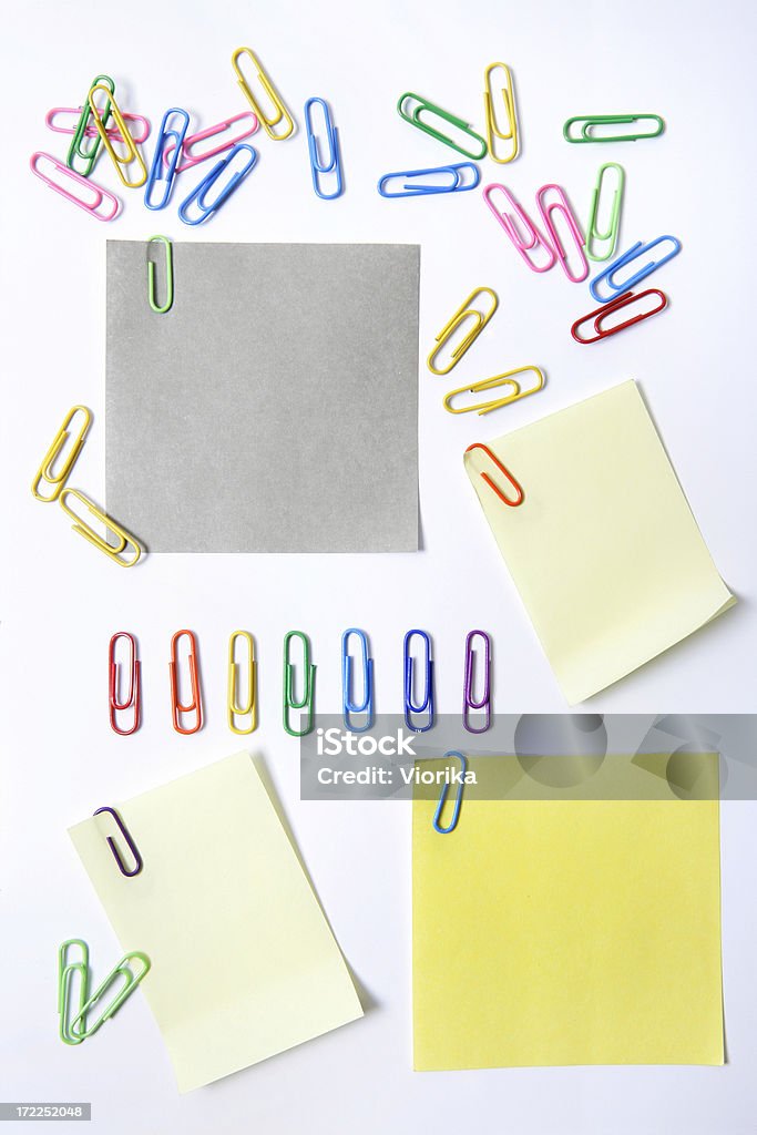 Notas de papel adhesiva y clips - Foto de stock de Plantilla - Producto de arte y artesanía libre de derechos