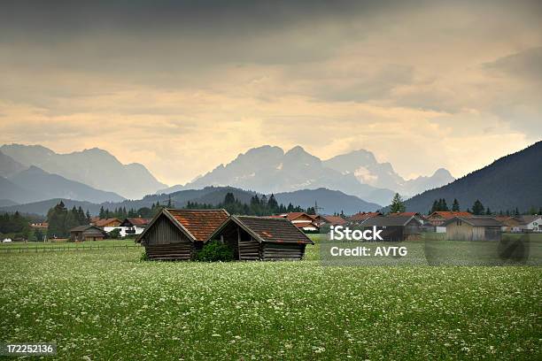 Gewitter Mit Alpin Village Stockfoto und mehr Bilder von Agrarbetrieb - Agrarbetrieb, Alpen, Bayern