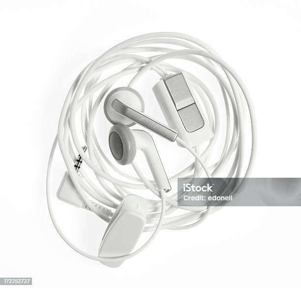 Photo libre de droit de Écouteurs Liquidées Avec Un Tracé De Détourage banque d'images et plus d'images libres de droit de Casque audio - Casque audio, Rouleau, Fond blanc