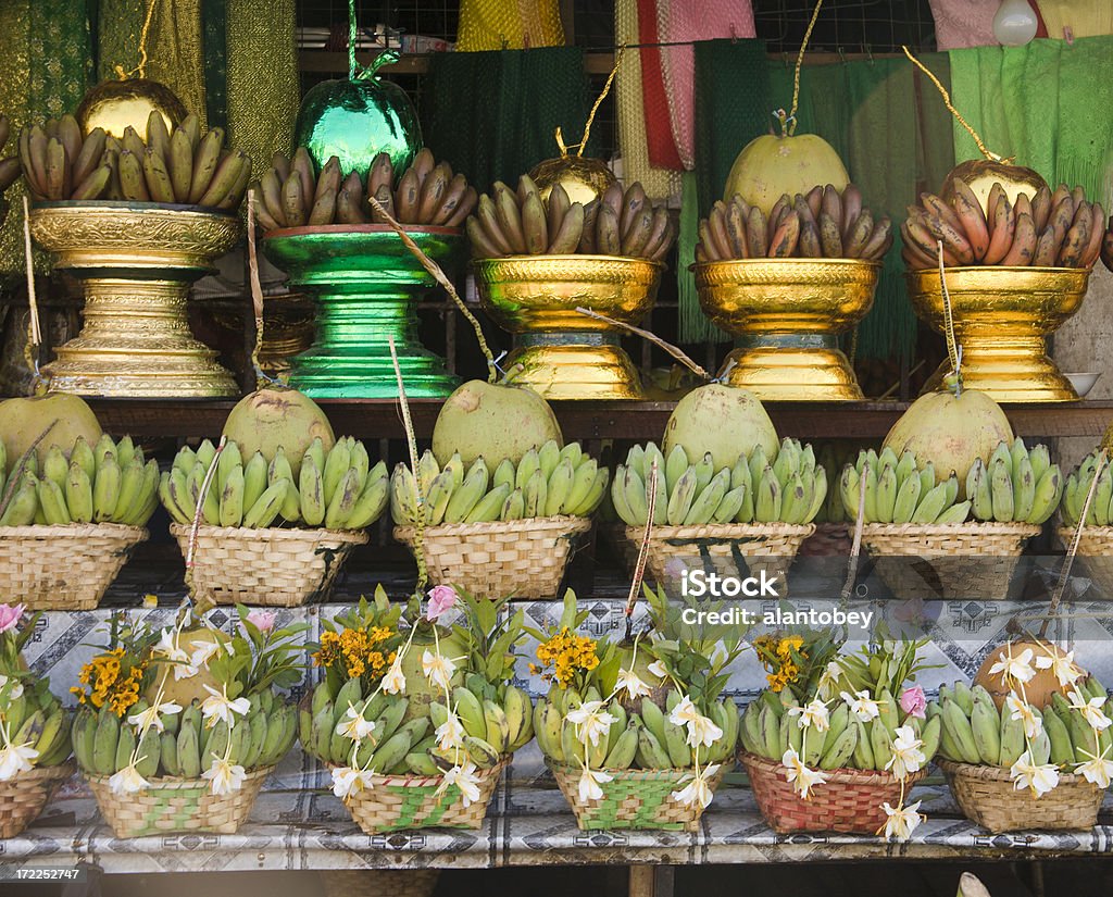 Yangon, Mianmar: Frutas e flores no Mercado - Royalty-free Arranjo Foto de stock