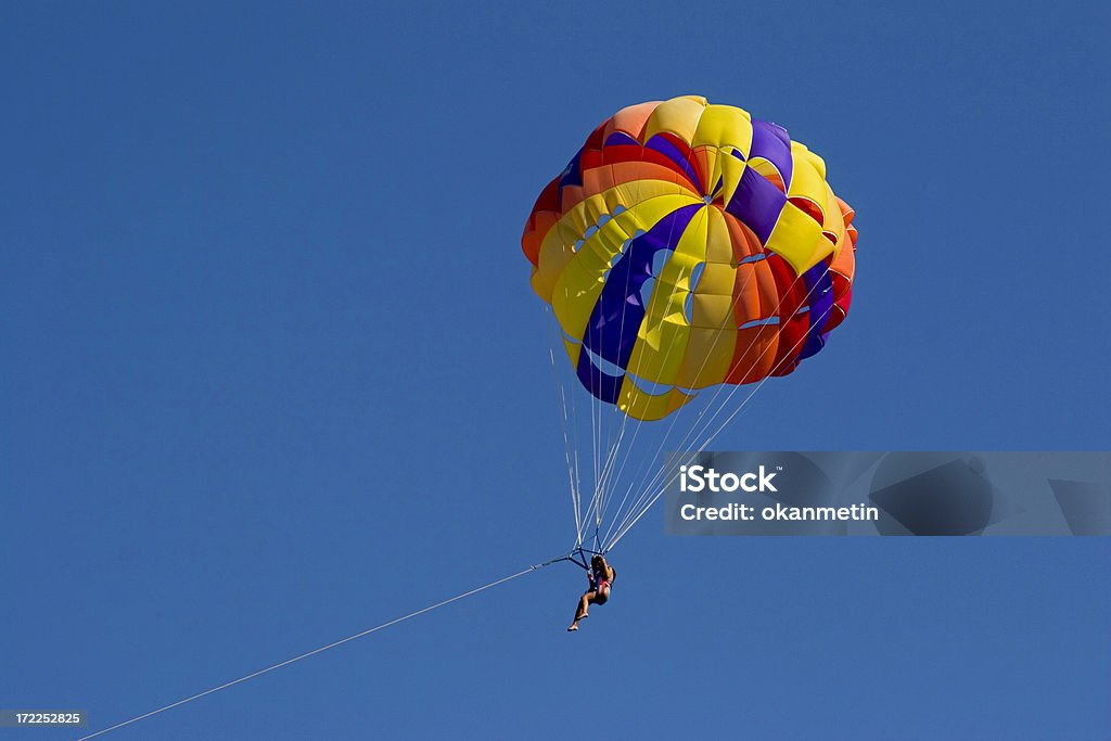 Parasailing sport wodny - Zbiór zdjęć royalty-free (Czerwony)