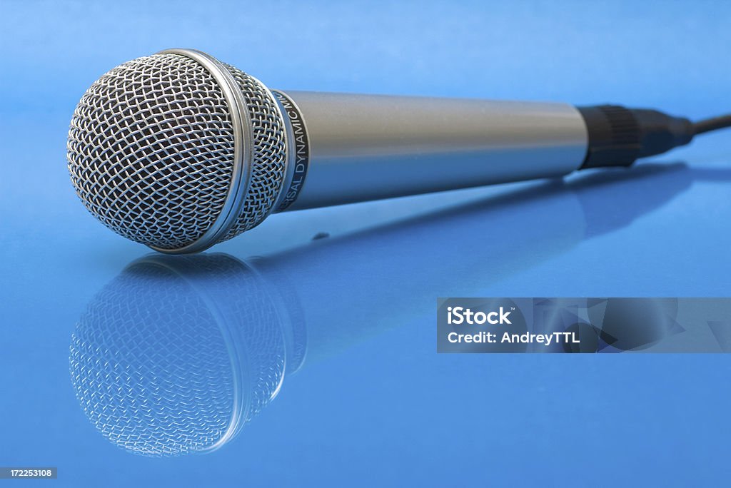 Microfone na Azul - Foto de stock de Adulação royalty-free