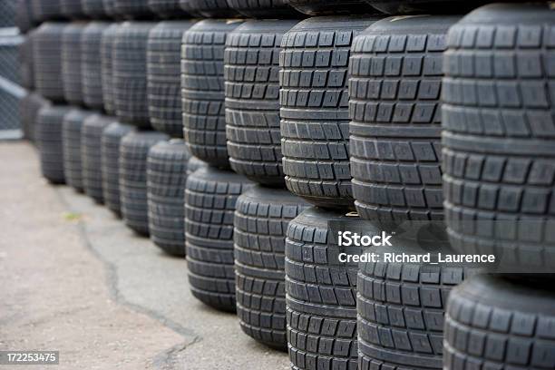 人々の季節のレース Tyres Wet ウェット - タイヤのストックフォトや画像を多数ご用意 - タイヤ, 積み重なる, レース