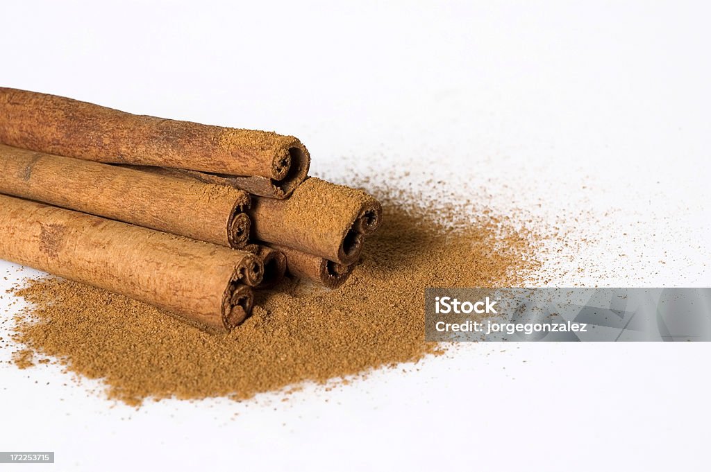 Boden und cinnamon sticks - Lizenzfrei Backen Stock-Foto