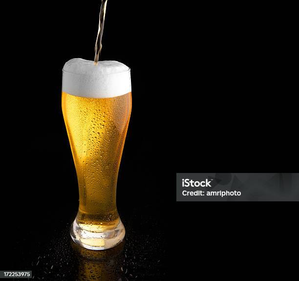 Foto de Refrescante Cerveja Com Lugar Para Texto e mais fotos de stock de Bar - Bar, Bebida, Bebida alcoólica