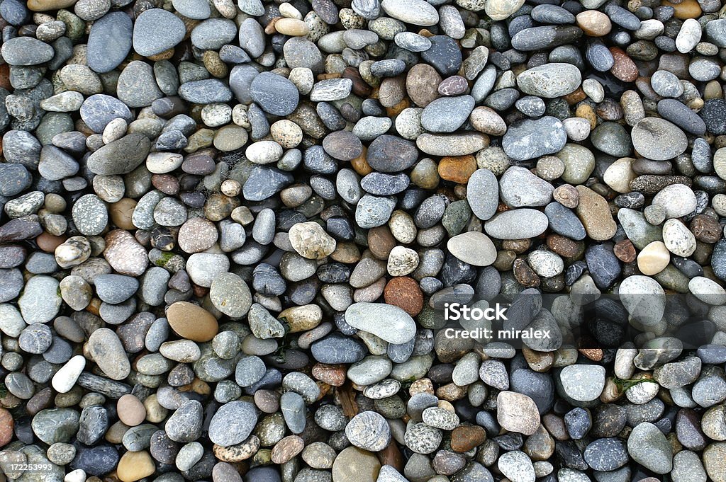 Блестящий Wet Маленькая камни на океанском побережье, Тихоокеанский северо-запад - Стоковые фото Абстрактный роялти-фри