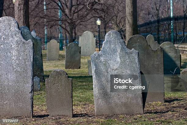 Foto de Cemitério Histórico e mais fotos de stock de Antigo - Antigo, Assustador, Boston - Massachusetts