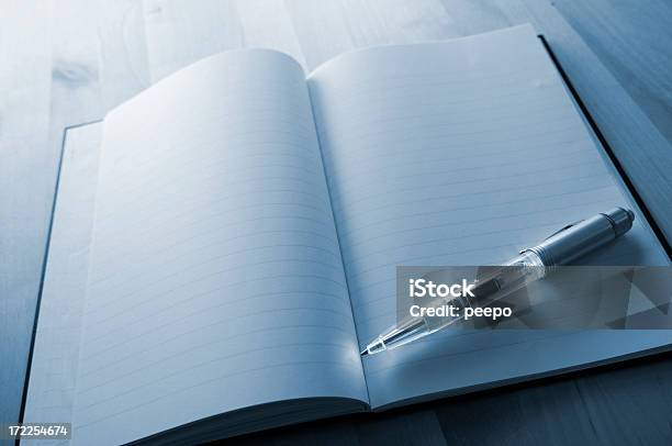 Leichte Stift Auf Buchen Stockfoto und mehr Bilder von Beleuchtet - Beleuchtet, Blau, Dokument
