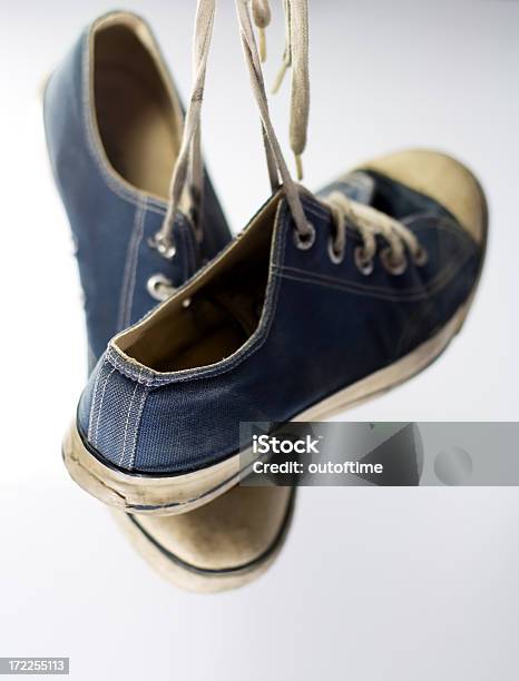 Zapatillas Para Colgar Foto de stock y más banco de imágenes de Adolescencia - Adolescencia, Adolescente, Amistad