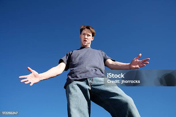 Usted Talkinpara Mí Foto de stock y más banco de imágenes de Camiseta - Camiseta, Punk, Brazos estirados