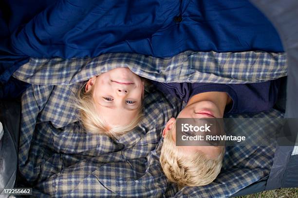 Campingout Stockfoto und mehr Bilder von Schlafsack - Schlafsack, Zelt, Auf den Kopf gestellt