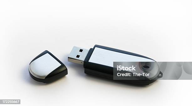 Memória Usb - Fotografias de stock e mais imagens de A caminho - A caminho, Cabo USB, Cor prateada