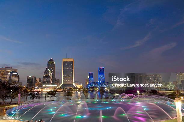 Edificios De La Ciudad De Jacksonville Florida Foto de stock y más banco de imágenes de Jacksonville - Florida - Jacksonville - Florida, Panorama urbano, Agua