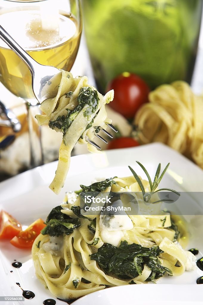 Tagliatelle con spinaci - Foto stock royalty-free di Alimentazione sana