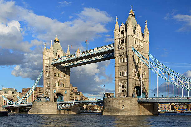Tower Bridge (London, England).
