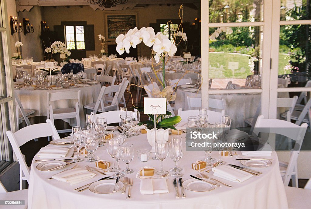 Tabela urządzone na stylowe przyjęcie weselne - Zbiór zdjęć royalty-free (Biały)