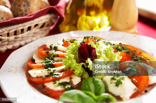 Foto de Caprese e mais fotos de stock de Salada Caprese - Salada Caprese, Alimentação Saudável, Antepasto