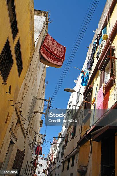 Foto de Rua Estreita Em Casablanca Marrocos e mais fotos de stock de Casablanca - Casablanca, Marrocos, Antigo