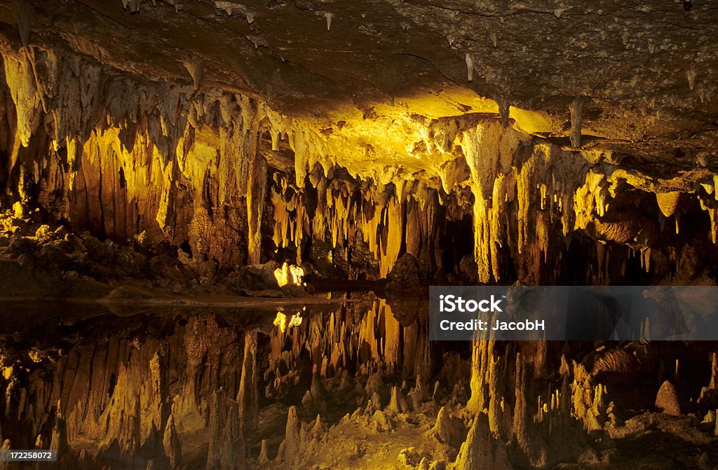 Reflejo en Cave - Foto de stock de Agua libre de derechos