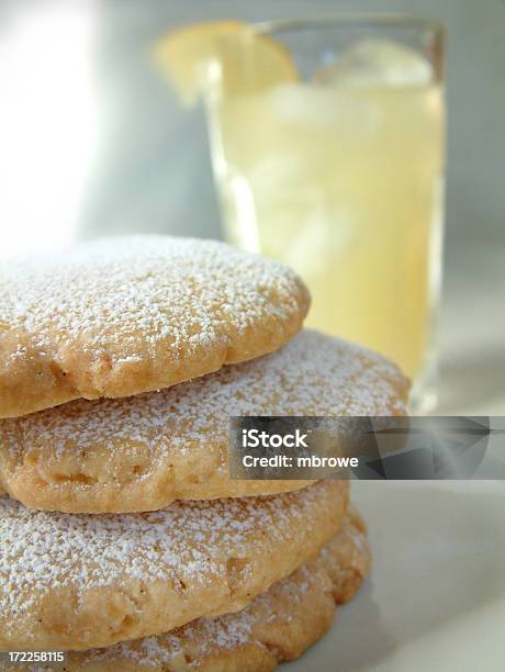 Biscotti Allo Zucchero E Limonatavedi Altre Immagini Come Questa - Fotografie stock e altre immagini di Biscotto secco