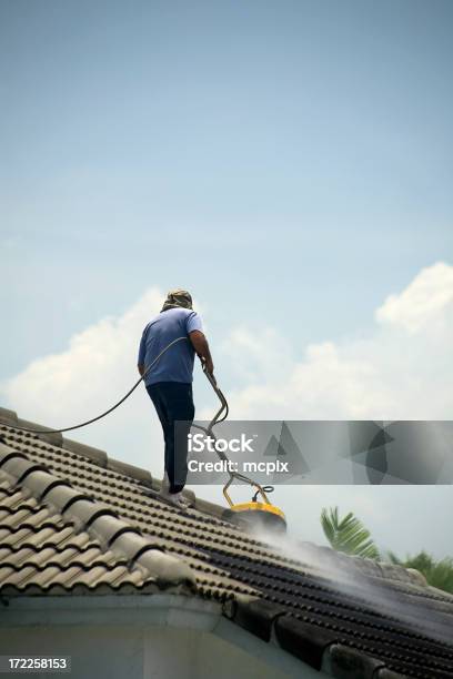 Pressão De Limpeza - Fotografias de stock e mais imagens de Telhado - Telhado, Limpar, Lavar