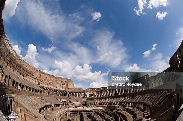 Photo libre de droit de Dans Le Colisée banque d'images et plus d'images libres de droit de Amphithéâtre - Amphithéâtre, Angle, Antique