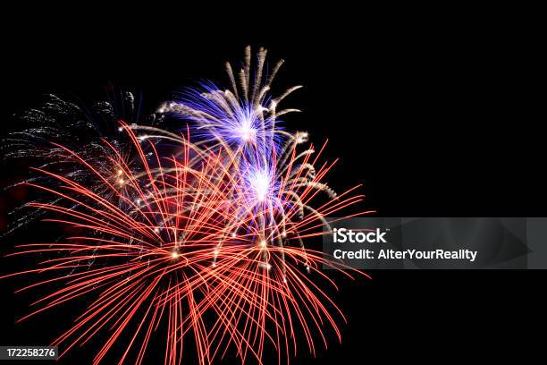 Fundo De Fogo De Artifício - Fotografias de stock e mais imagens de Adversidade - Adversidade, Aniversário especial, Bola de fogo